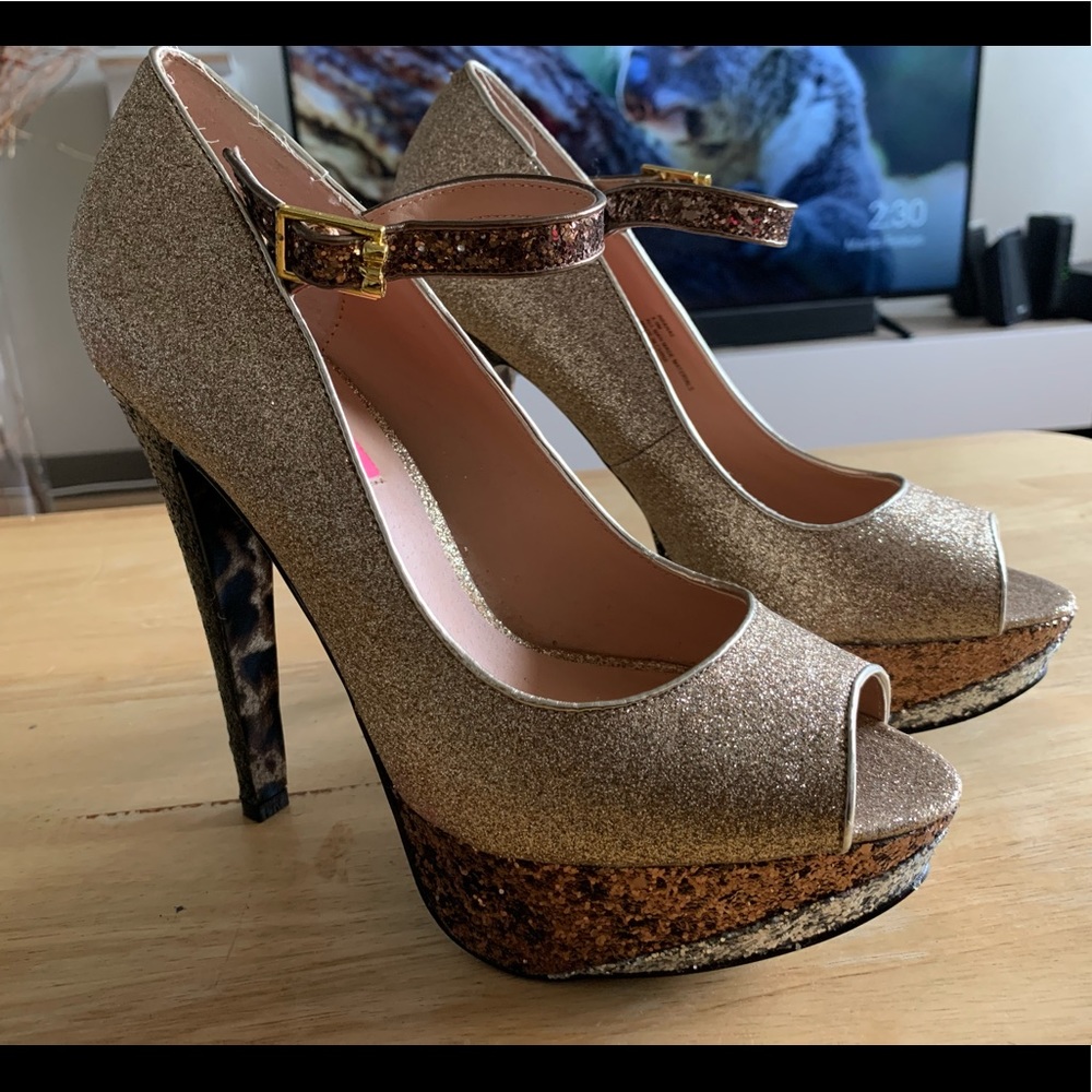 Betsy Johnson Gold Multi Heel